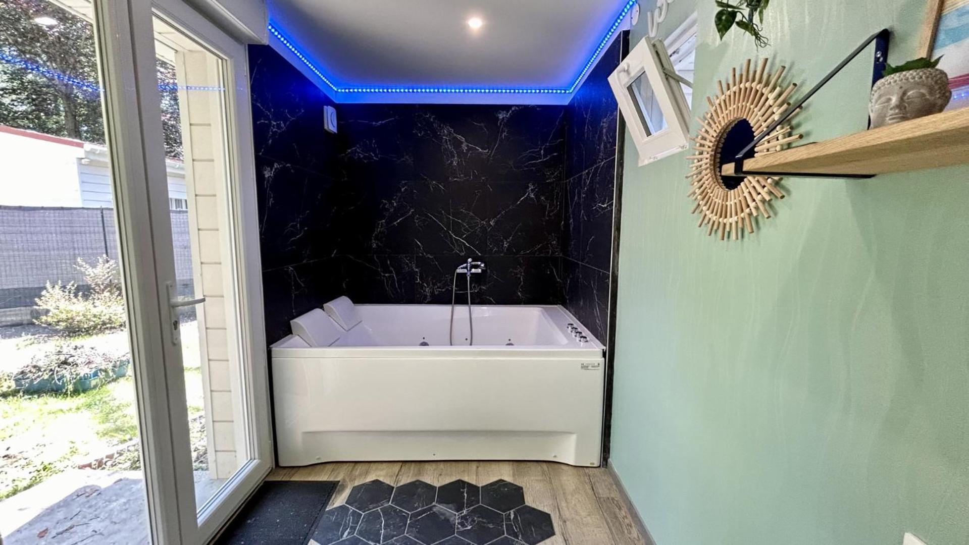 Terre & Mer'Veilles 2, Appartement Avec Spa Pour 2 Personnes Favieres  Exterior photo